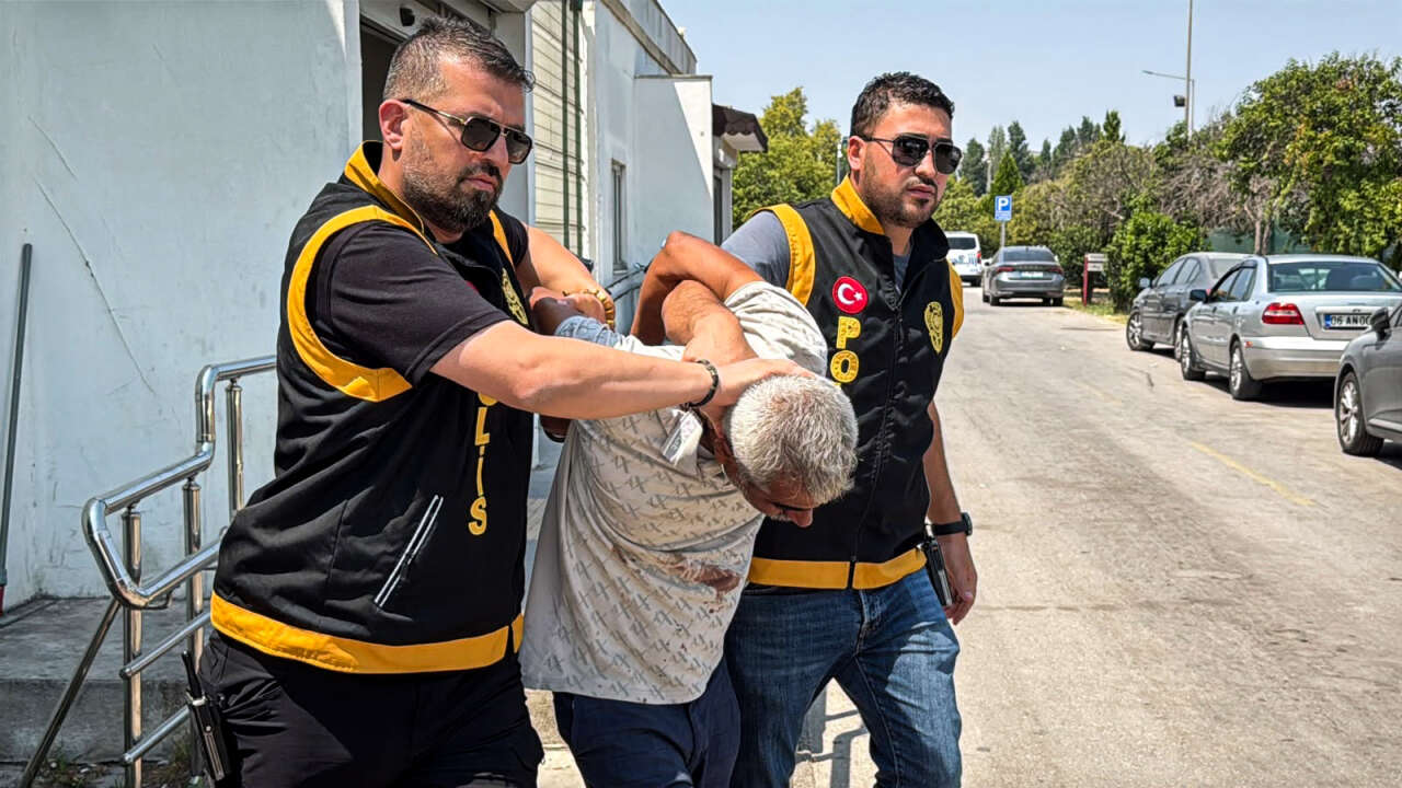 Eski eşi kefen gönderip “mezar aldım” dedi! Ardından 8 kez bıçakladı 8